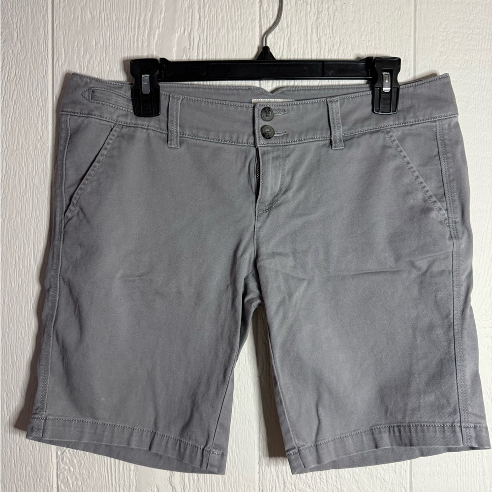 American Eagle Outfitters 7” inseam Light Gray Women's Bermudas